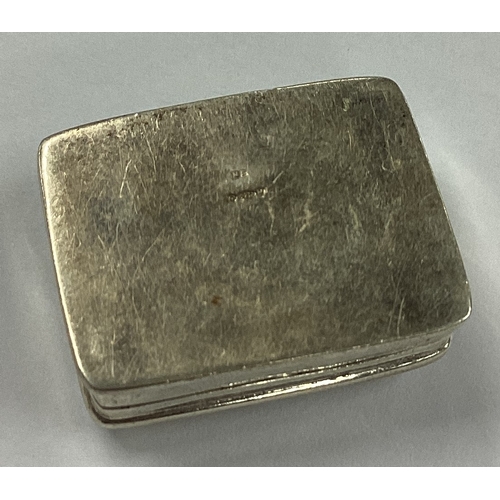 616 - A square modern silver pill box with engraved decoration. Approx. 12 grams. Est. £20 - £30.