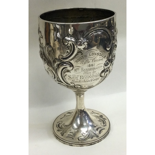 635 - A large and fine Victorian silver goblet embossed with flowers. London 1859. By Henry Holland. Appro... 