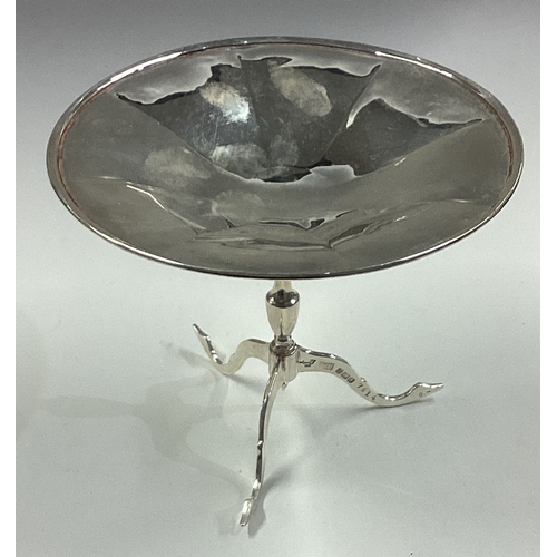 643 - A silver toy table on feet. Sheffield 1908. By R&B. Approx. 81 grams. Est. £120 - £150.