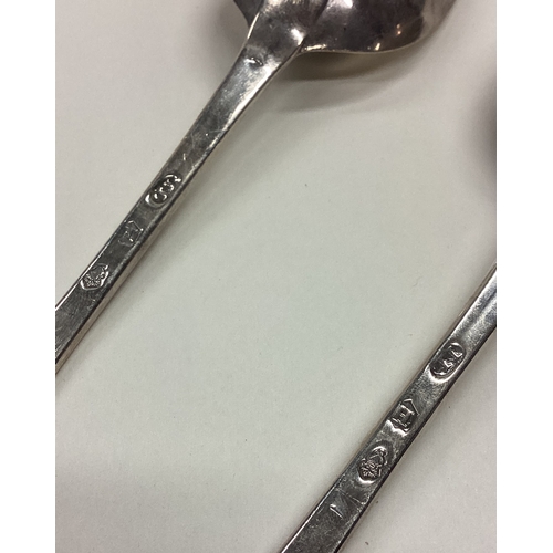 666 - DUBLIN: A pair of 19th Century Irish silver basting spoons. 1780. By IL. Approx. 200 grams. Est. £30... 