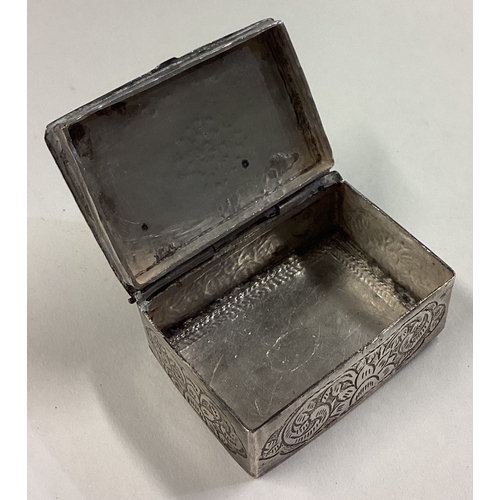 684 - An Antique Chinoiserie silver snuff box with lift-off cover. Approx. 32 grams. Est. £30 - £40.