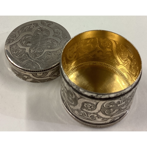 685 - An Asian silver snuff box with lift-off cover. Approx. 45 grams. Est. £30 - £40.