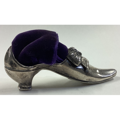 70 - A Victorian silver pin cushion in the form of a shoe. 1890. Approx. 20 grams. Est. £60 - £80.