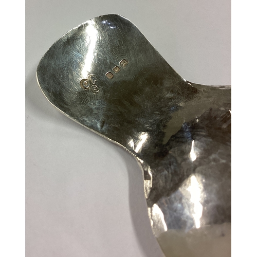 737 - CAMDEN ARTS SCHOOL: A hammered silver caddy spoon. 1957. Approx. 24 grams. Est. £60 - £80.