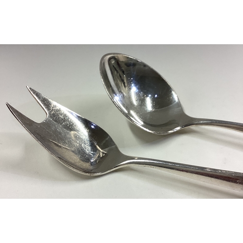 79 - A fine pair of Art Deco silver salad servers with wooden handles in the style of Georg Jensen. Appro... 