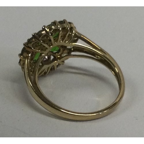 838 - A small 9 carat green stone dress ring of circular form. Approx. 3 grams. Est. £40 - £60.