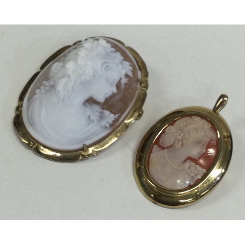 826 - Two 9 carat framed cameos. Approx. 14 grams. Est. £30 - £50.