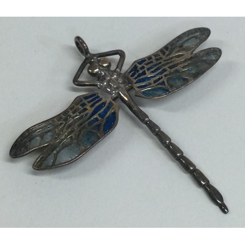 827 - A silver and enamelled pendant in the form of a dragonfly. Approx. 4 grams. Est. £20 - £30.