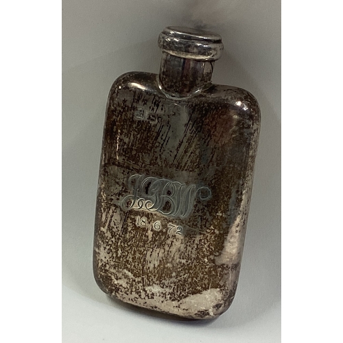 106 - A Victorian silver flask with screw-top cover. London 1881. Approx. 106 grams. Est. £150 - £200.