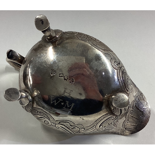 133 - An 18th Century Georgian silver sauce boat. London 1780. Approx. 111 grams. Est. £100 - £150.