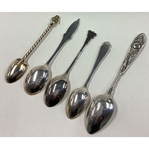 158 - A collection of five cast silver souvenir spoons. Various dates and makers. Approx. 72 grams. Est. £... 