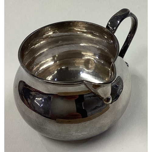 175 - An unusual silver cream jug in the Georgian style. London. By WE & WS. Approx. 75 grams. Est. £40 - ... 