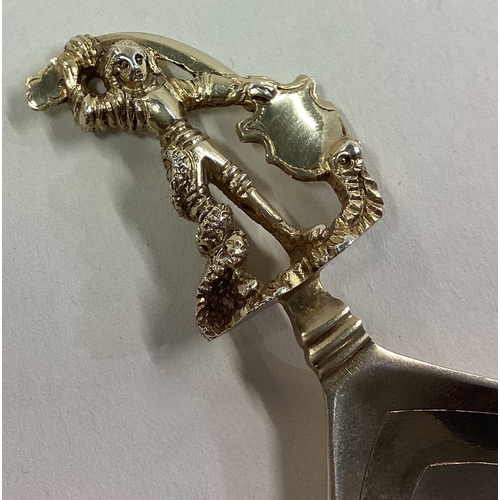 178 - A fine quality large heavy silver gilt spoon. London. By HF. Approx. 41 grams. Est. £30 - £50.