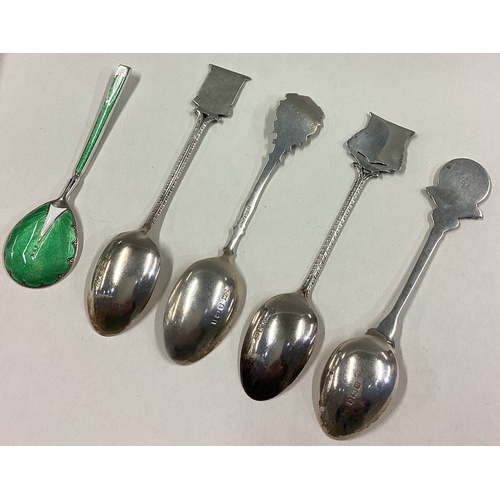 193 - A good set of five cast silver souvenir spoons. Various dates and makers. Approx. 82 grams. Est. £30... 