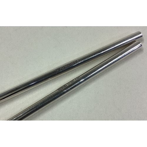 194 - A good pair of unusual silver cocktail stirrers in the form of shovels. Approx. 26 grams. Est. £30 -... 