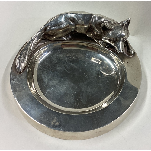 211 - A good quality cast silver ashtray mounted with a fox. London. By Goldsmiths & Silversmiths. Approx.... 