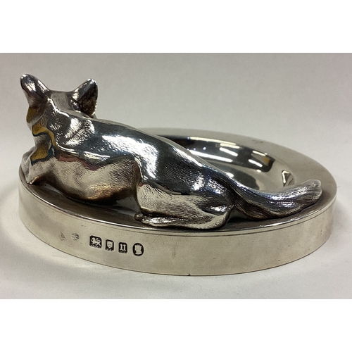 211 - A good quality cast silver ashtray mounted with a fox. London. By Goldsmiths & Silversmiths. Approx.... 