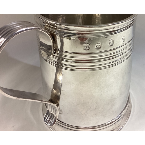 216 - A Queen Anne Britannia Standard silver mug with reeded decoration. London 1709. By William Fleming. ... 