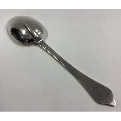 235 - An early 18th Century silver dog nose and rat tail spoon. Maker's mark only. Circa 1700. Approx. 30 ... 