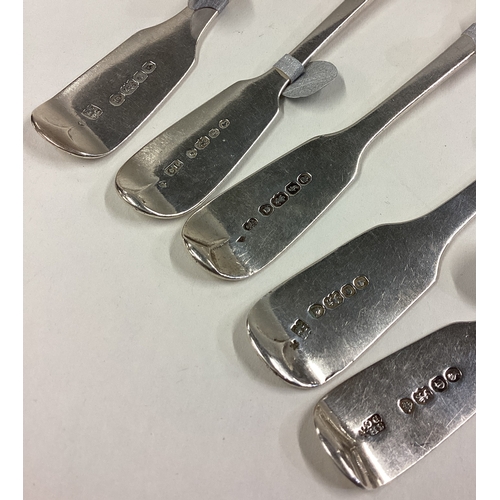 249 - A good collection of silver fiddle pattern teaspoons. Various dates and makers. Approx. 131 grams. E... 