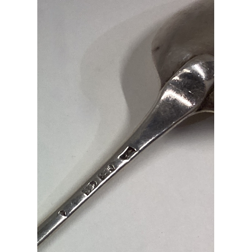 28 - A large 18th Century silver bottom marked tablespoon. Approx. 109 grams. Est. £100 - £150.