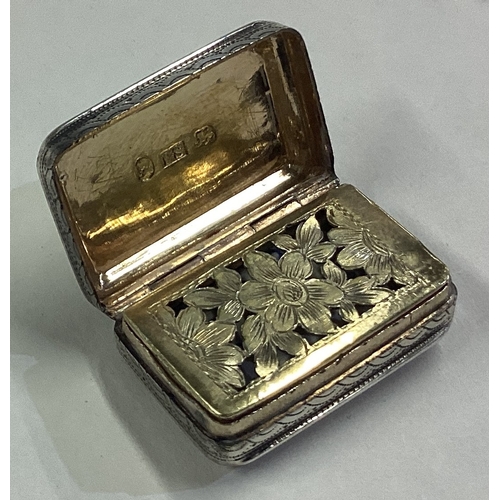 282 - A George III silver vinaigrette. Birmingham 1813. By John Shaw. Approx. 15 grams. Est. £120 - £150.