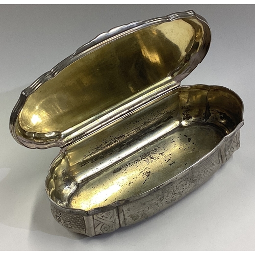 297 - A large Continental silver snuff box. Marked to interior. Approx. 149 grams. Est. £200 - £300.