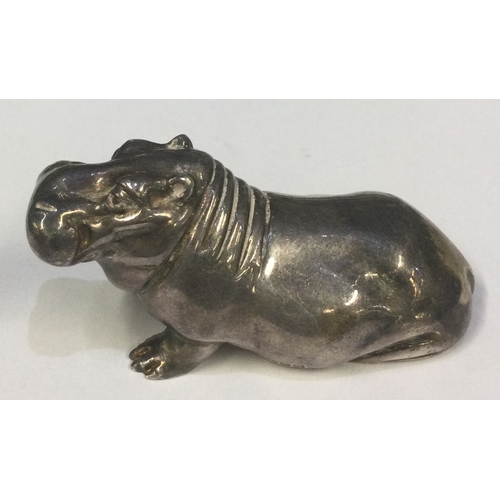 298 - A silver figure of a hippo. London 1996. Approx. 54 grams. Est. £80 - £120.