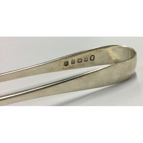 331 - A fine and heavy pair of silver ice claw tongs. Birmingham 1935. Approx. 45 grams. Est. £40 - £60.