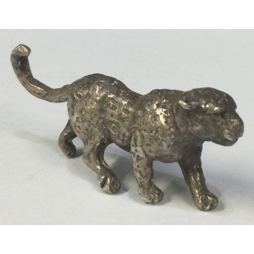 338 - A silver figure of a cheetah. Possibly by Patrick Mavros? Approx. 18 grams. Est. £40 - £60.