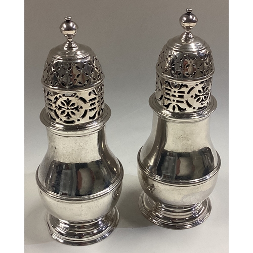 383 - A pair of Queen Anne silver casters. London 1710. By Thomas Farren. Approx. 252 grams. Est. £600 - £... 