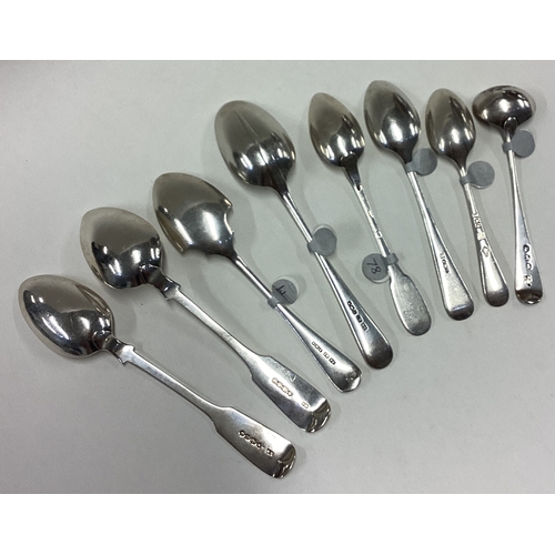 385 - A good collection of silver fiddle pattern and other spoons. Various dates and makers. Approx. 157 g... 