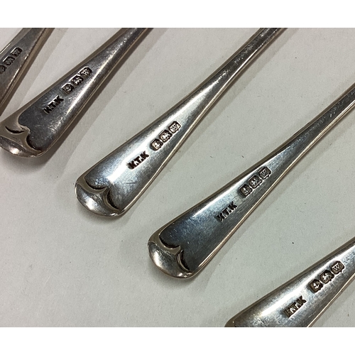 387 - A good set of six silver OE pattern coffee spoons. London. Approx. 50 grams. Est. £20 - £30.