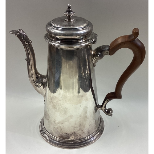 406 - A straight-sided silver coffee pot. Marked to base. London 1735. By John Fossey. Approx. 766 grams. ... 