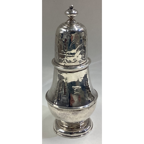 423 - A Queen Anne silver sugar caster. London 1718. Approx. 146 grams. Est. £300 - £400.