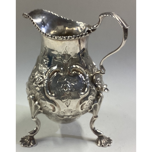 425 - An 18th Century Georgian silver cream jug. London 1761. By SM. Approx. 114 grams. Est. £200 - £300.