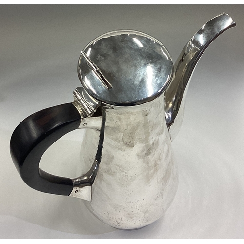 427 - A large silver wine jug with hammered decoration. London. By FFK. Approx. 1038 grams. Est. £700 - £9... 