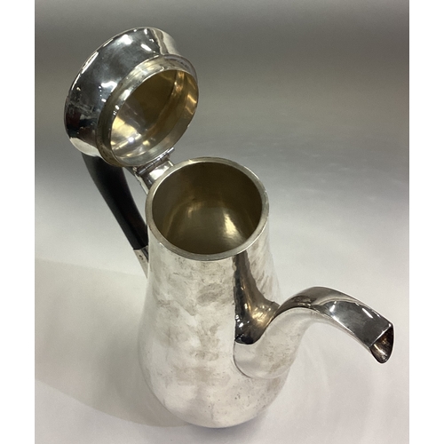 427 - A large silver wine jug with hammered decoration. London. By FFK. Approx. 1038 grams. Est. £700 - £9... 