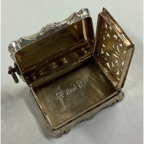 45 - A small hinged top silver vinaigrette with gilt interior. Birmingham. By Nathaniel Mills. Approx. 11... 