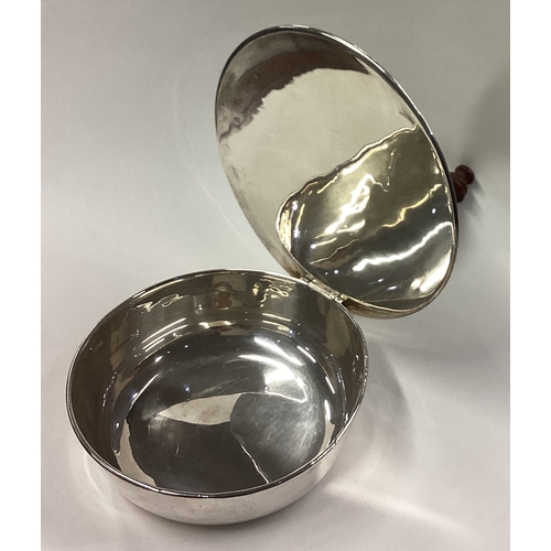 46 - An unusual Sterling silver hinged top brandy pan with turned handle. Approx. 358 grams. Est. £100 - ... 