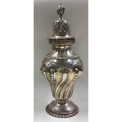 476 - A large silver sugar caster. Sheffield 1912. By William Hutton & Sons. Approx. 262 grams. Est. £200 ... 