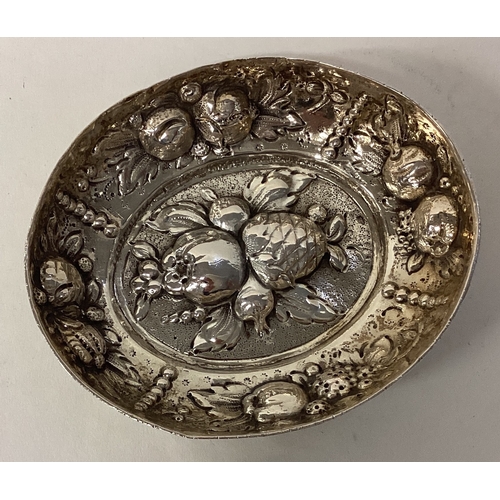 565 - A good quality Continental silver pin dish decorated with fruit. Approx. 60 grams. Est. £50 - £80.