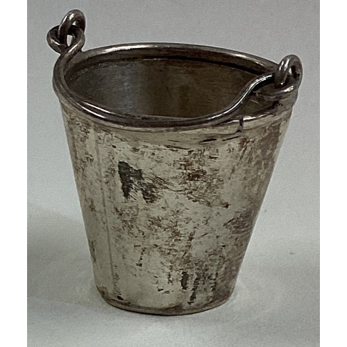 572 - A silver toy model of a bucket with handles. Approx. 9 grams. Est. £20 - £30.