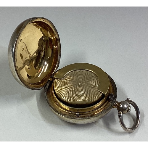 606 - A heavy plain silver and silver gilt sovereign case. Birmingham. Approx. 25 grams . Est. £40 - £60.