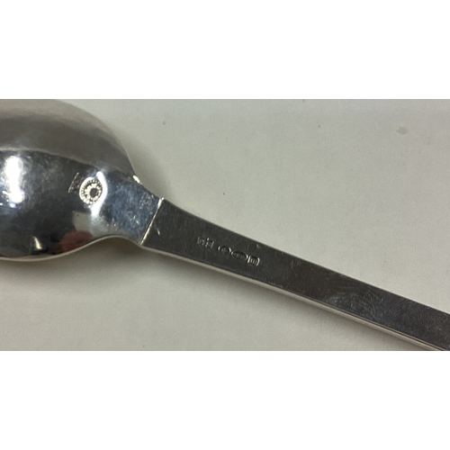 607 - GEORG JENSEN: A large silver preserve spoon with bead work decoration. Approx. 40 grams. Est. £30 - ... 