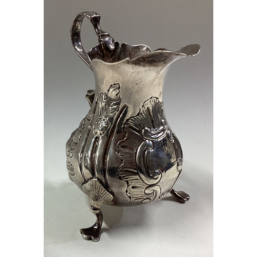 625 - An 18th Century George III silver cream jug. London 1783. Approx. 90 grams. Est. £100 - £150.