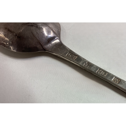 631 - An 18th Century Scottish Provincial silver trefid spoon. Approx. 52 grams. Est. £100 - £150.