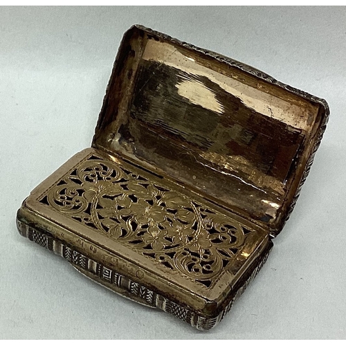 635 - A fine quality Victorian silver gilt vinaigrette with Greek key decoration to floral interior. Birmi... 