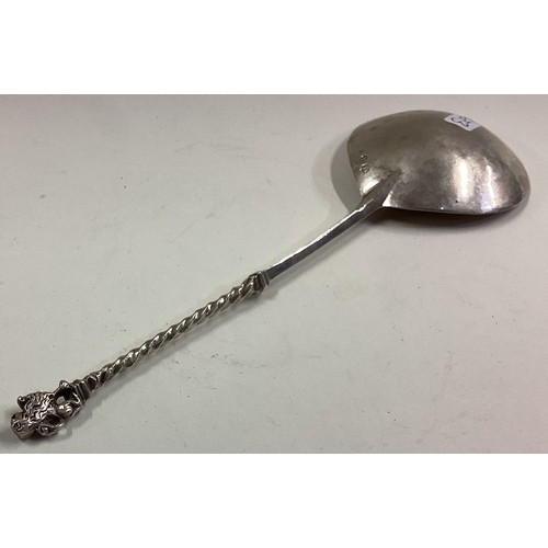 673 - An Antique Dutch silver Apostle top spoon. Approx. 31 grams. Est. £80 - £120.