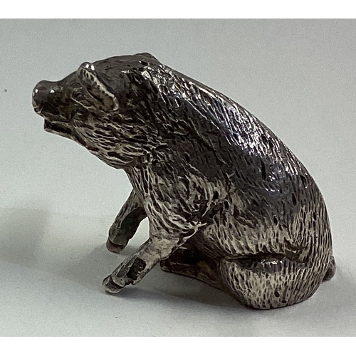 699 - A Continental silver figure of a pig. Approx. 32 grams. Est. £5 - £10.